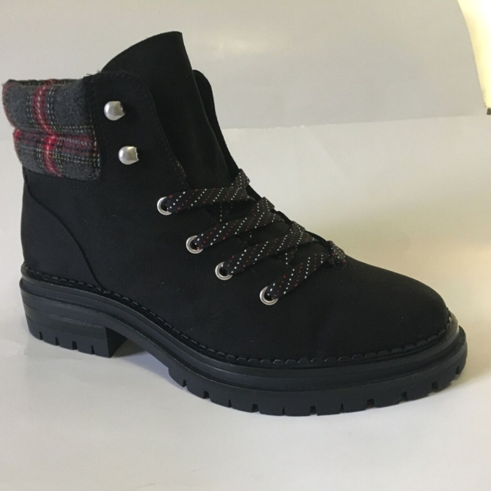 SO... Lace-up plaid boots.